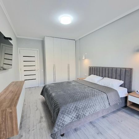 Center, Albisoara Str., 1Bedroom And Living With Balcony Chişinău Eksteriør billede