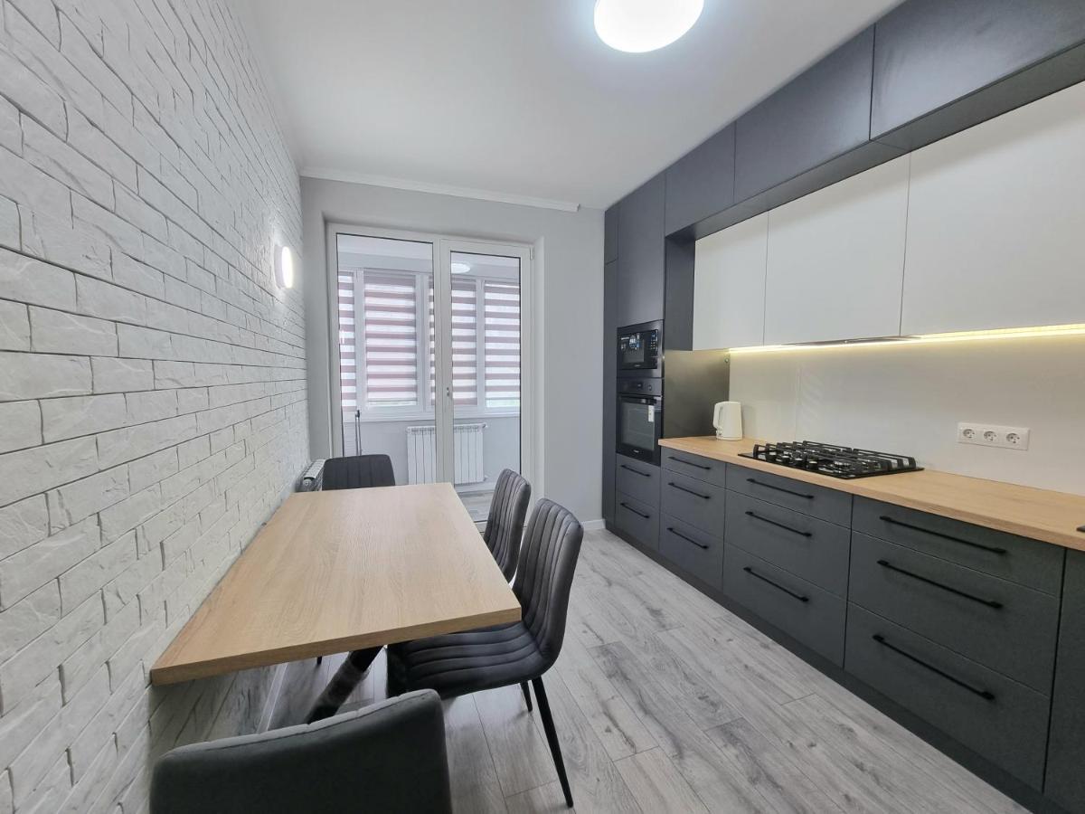 Center, Albisoara Str., 1Bedroom And Living With Balcony Chişinău Eksteriør billede