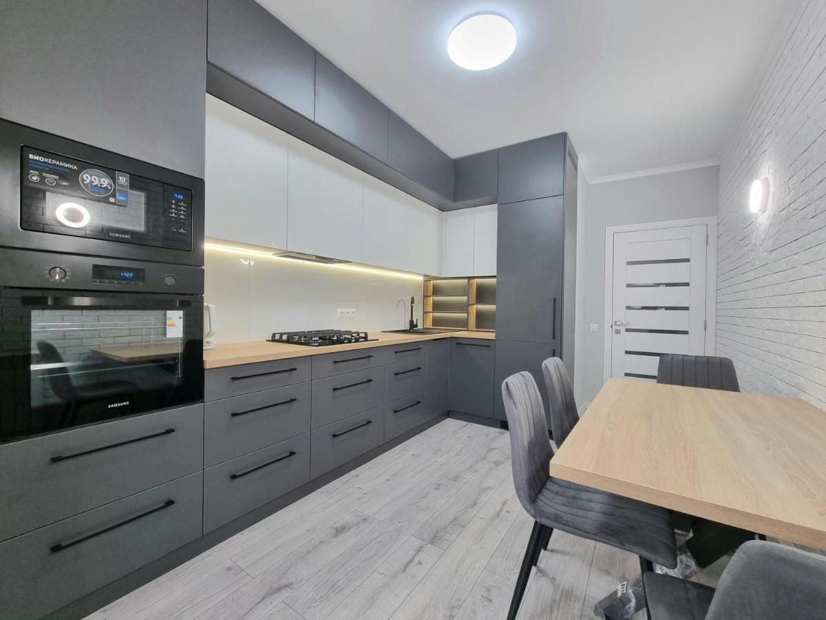 Center, Albisoara Str., 1Bedroom And Living With Balcony Chişinău Eksteriør billede